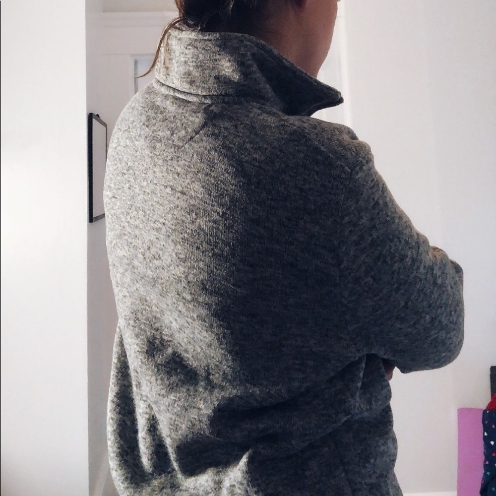 Men’s small half zip up fleece